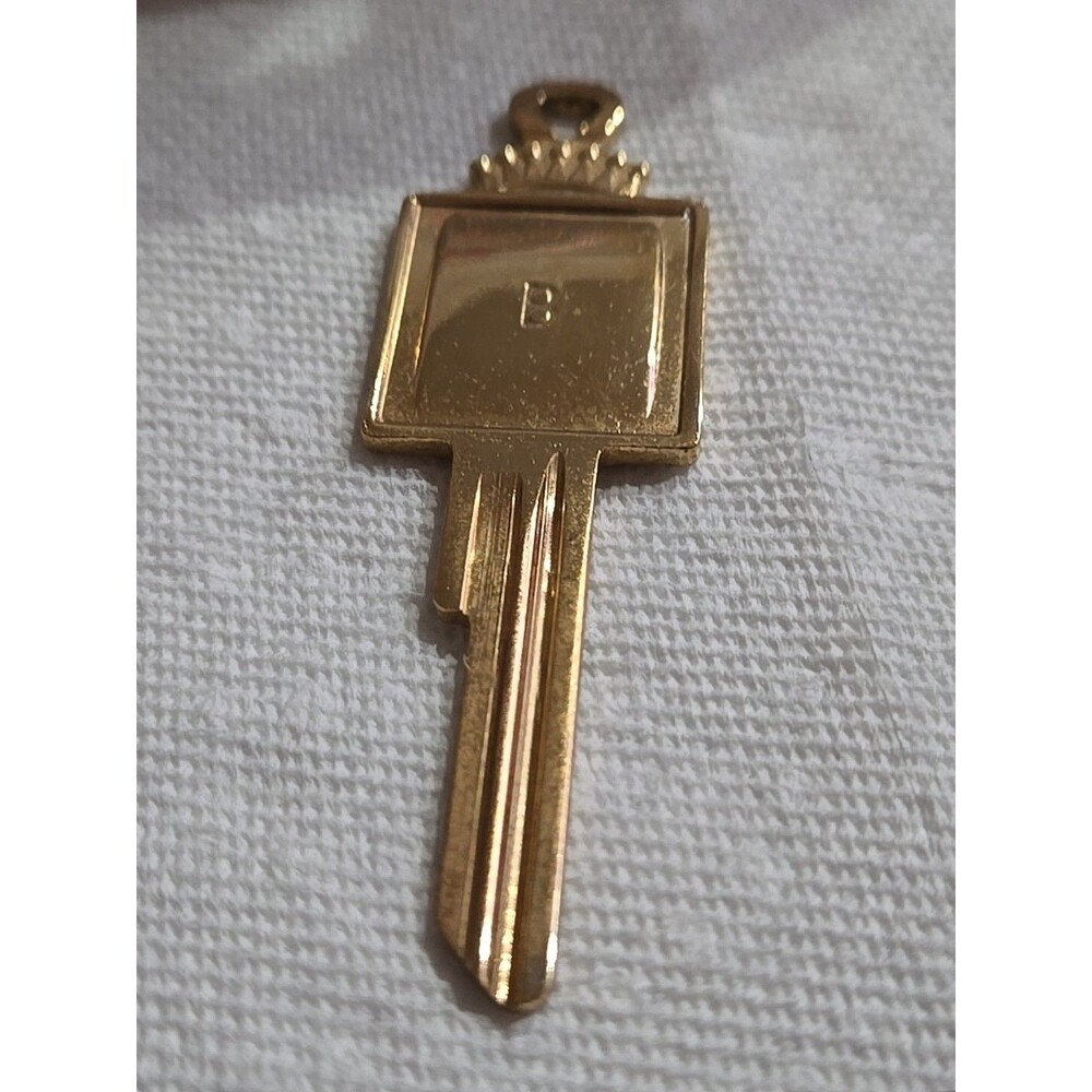 Cadillac Crown Automobile Key "B" Initial RARE - Picture 4 of 5